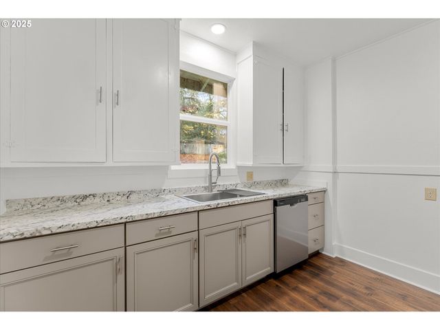 21835 WILLAMETTE Dr, West Linn, OR 97068