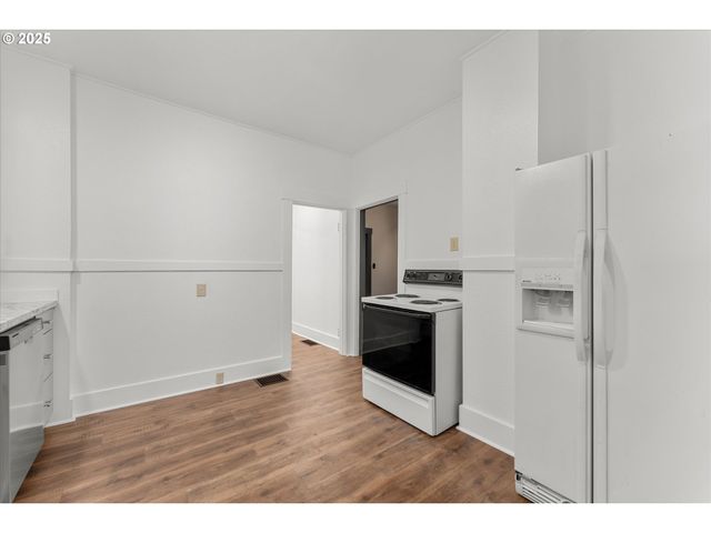 21835 WILLAMETTE Dr, West Linn, OR 97068