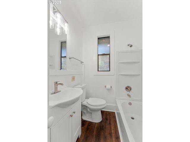 21835 WILLAMETTE Dr, West Linn, OR 97068