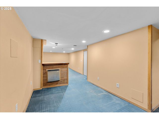 21835 WILLAMETTE Dr, West Linn, OR 97068