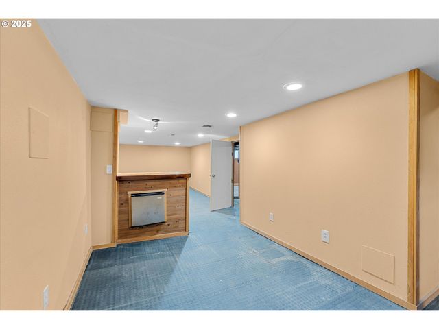 21835 WILLAMETTE Dr, West Linn, OR 97068