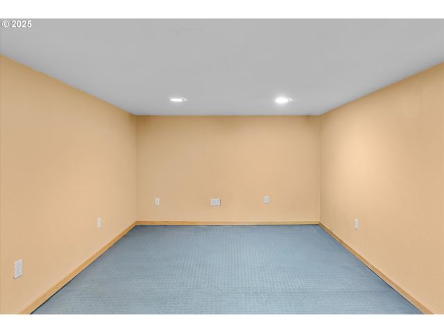 21835 WILLAMETTE Dr, West Linn, OR 97068