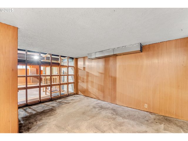 21835 WILLAMETTE Dr, West Linn, OR 97068