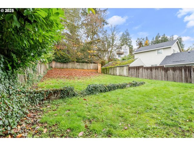 21835 WILLAMETTE Dr, West Linn, OR 97068