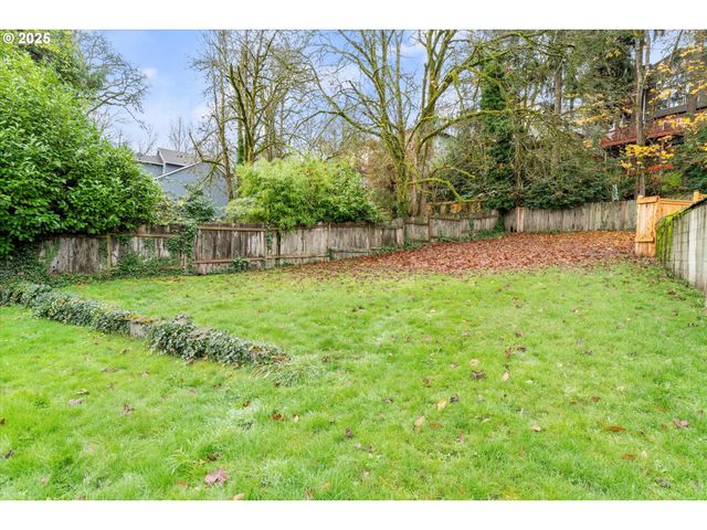 21835 WILLAMETTE Dr, West Linn, OR 97068