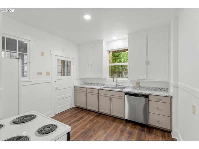 21835 WILLAMETTE Dr, West Linn, OR 97068