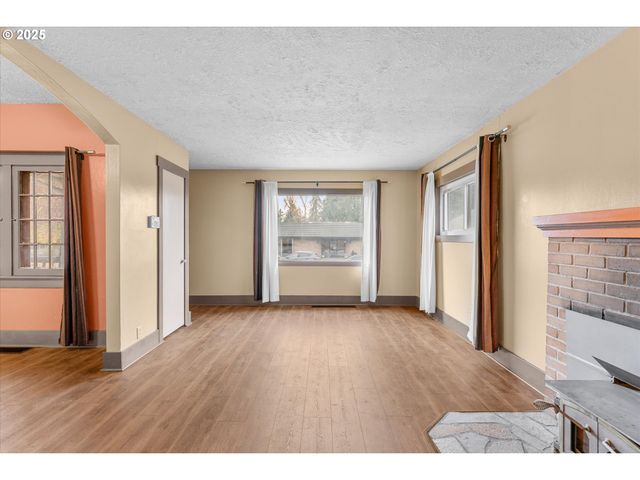 21835 WILLAMETTE Dr, West Linn, OR 97068