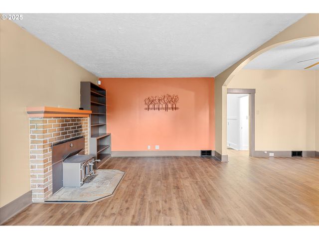 21835 WILLAMETTE Dr, West Linn, OR 97068