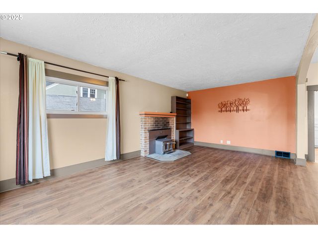 21835 WILLAMETTE Dr, West Linn, OR 97068