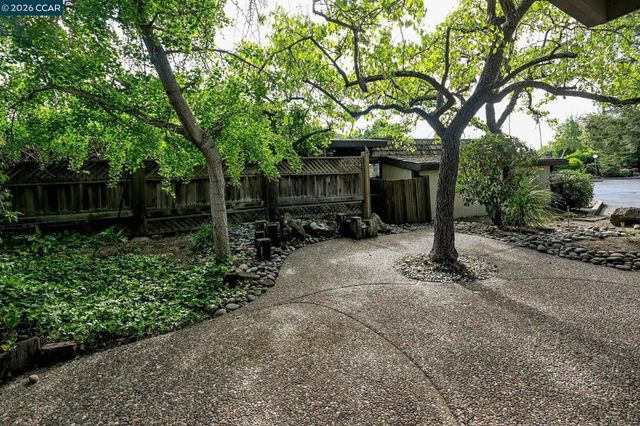 1201 Monument BLVD, Concord, CA 94520