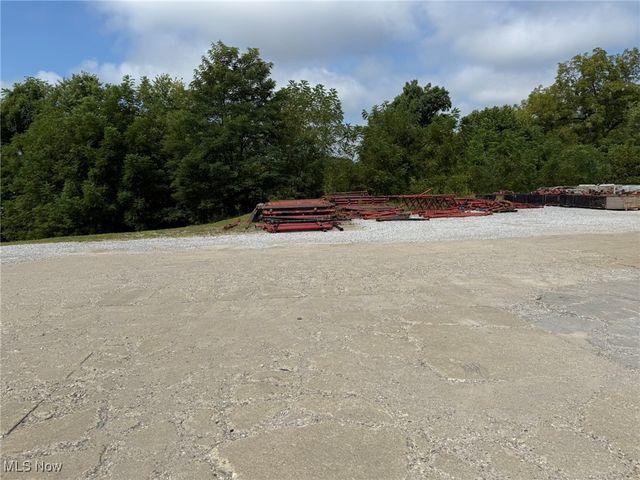 46789 W National Road, St Clairsville, OH 43950