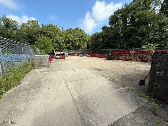 46789 W National Road, St Clairsville, OH 43950