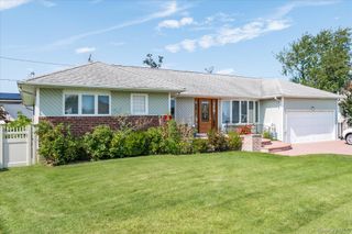 800 Mayer Drive, Wantagh, NY 11793