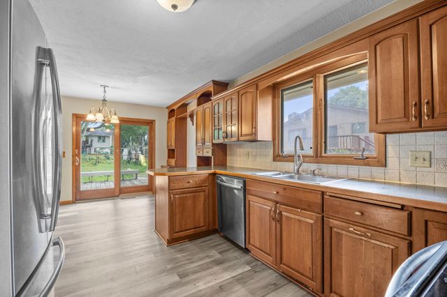 7741 Heritage Road, Eden Prairie, MN 55346