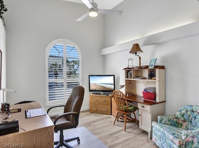 15435 Cedarwood LN 5-301, Naples, FL 34110