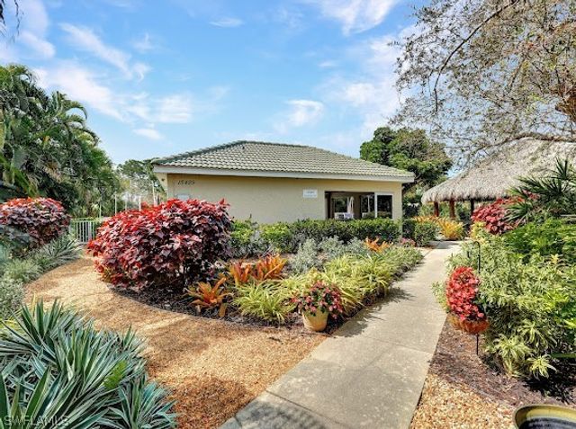 15435 Cedarwood LN 5-301, Naples, FL 34110