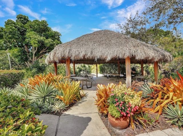 15435 Cedarwood LN 5-301, Naples, FL 34110