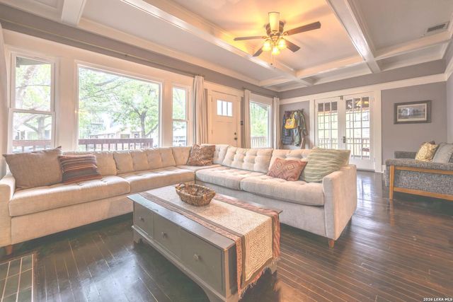 1136 W Russell, San Antonio, TX 78201