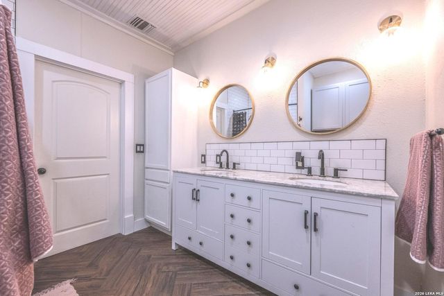 1136 W Russell, San Antonio, TX 78201