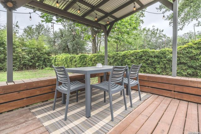 1136 W Russell, San Antonio, TX 78201