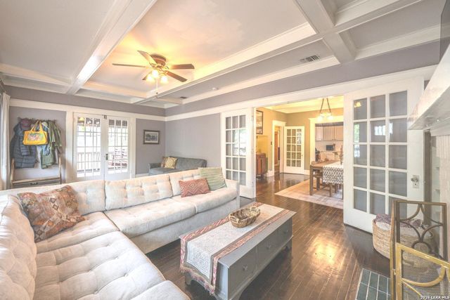 1136 W Russell, San Antonio, TX 78201