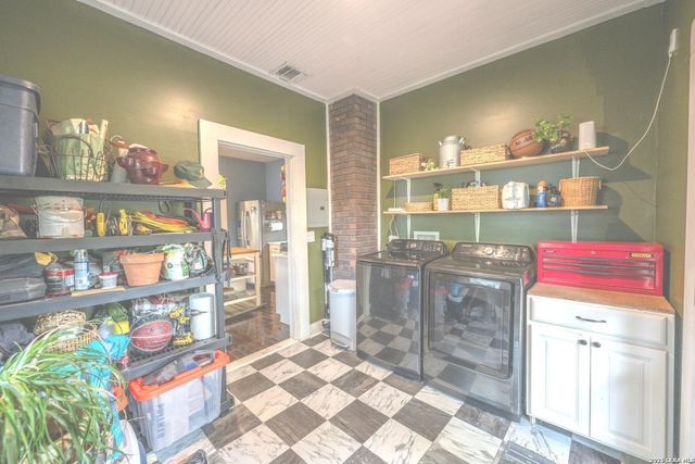 1136 W Russell, San Antonio, TX 78201