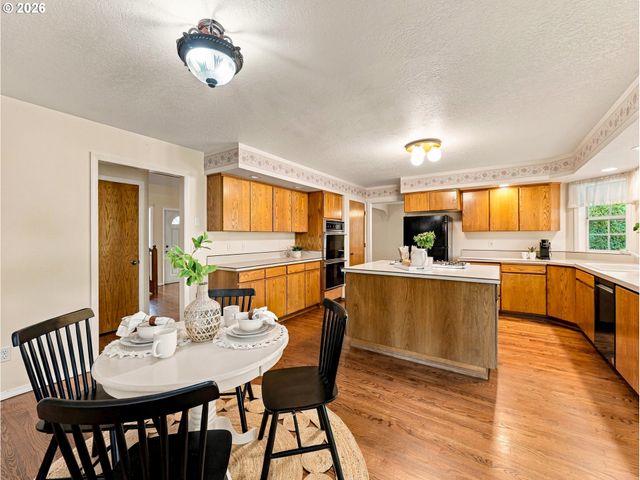 830 Ne 157TH Ave, Portland, OR 97230