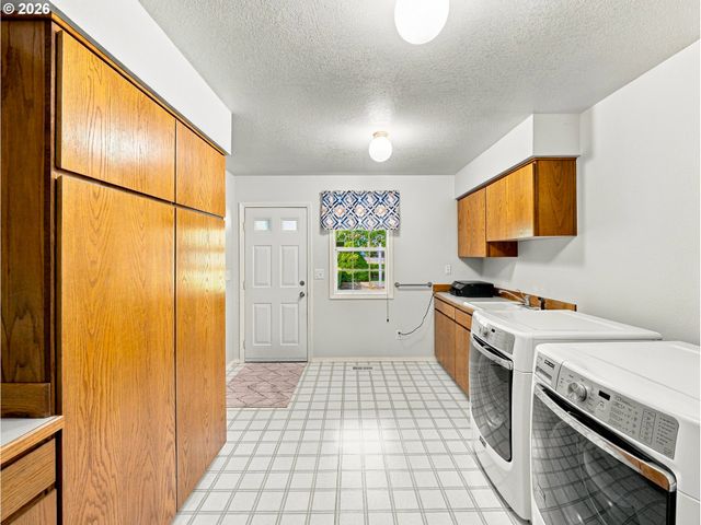 830 Ne 157TH Ave, Portland, OR 97230
