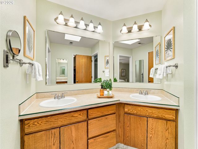 830 Ne 157TH Ave, Portland, OR 97230