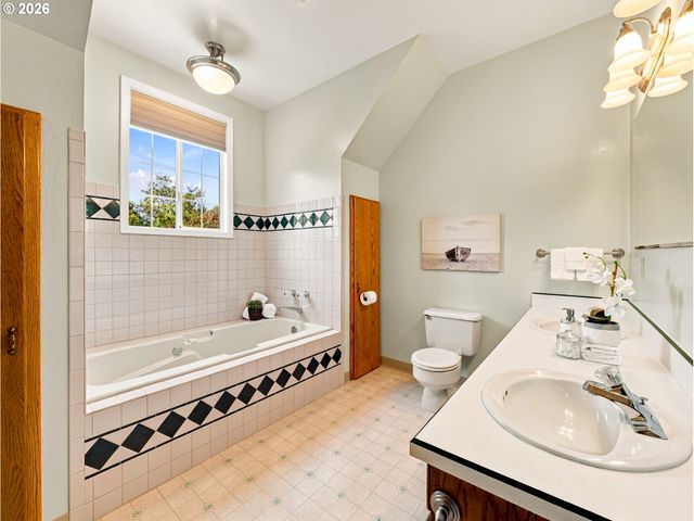 830 Ne 157TH Ave, Portland, OR 97230