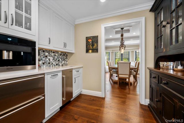 225 Laurel Lane, Laurel Hollow, NY 11791