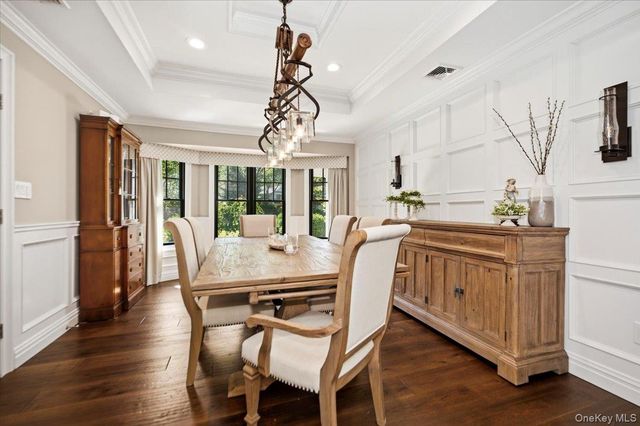 225 Laurel Lane, Laurel Hollow, NY 11791