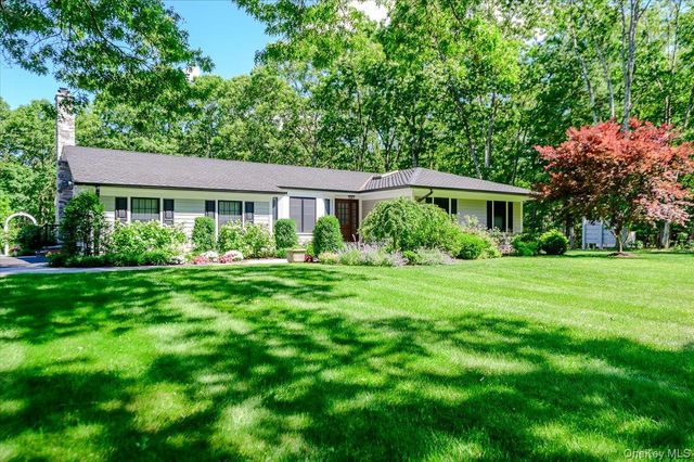 225 Laurel Lane, Laurel Hollow, NY 11791