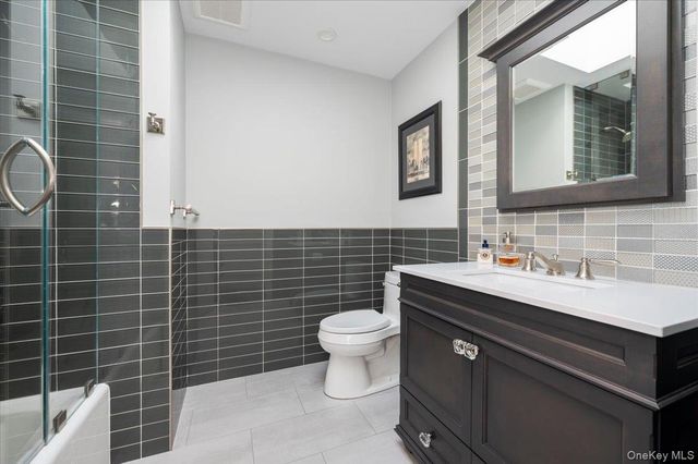 225 Laurel Lane, Laurel Hollow, NY 11791