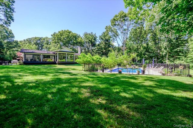 225 Laurel Lane, Laurel Hollow, NY 11791