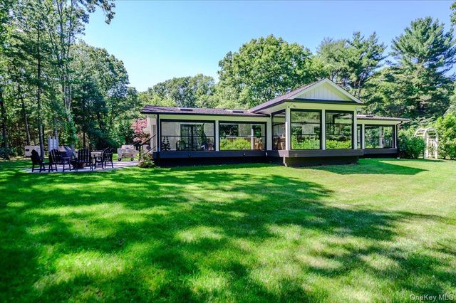 225 Laurel Lane, Laurel Hollow, NY 11791