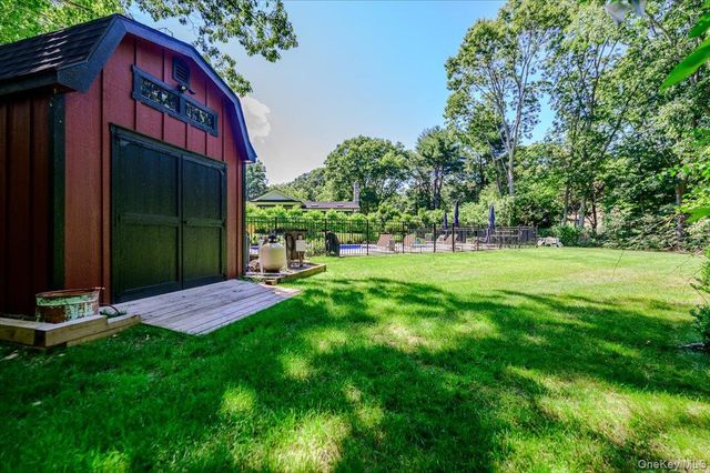 225 Laurel Lane, Laurel Hollow, NY 11791