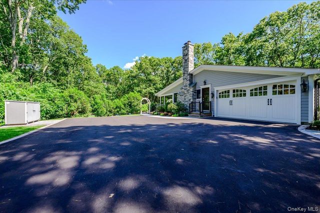 225 Laurel Lane, Laurel Hollow, NY 11791