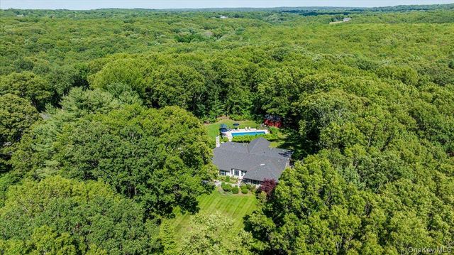 225 Laurel Lane, Laurel Hollow, NY 11791