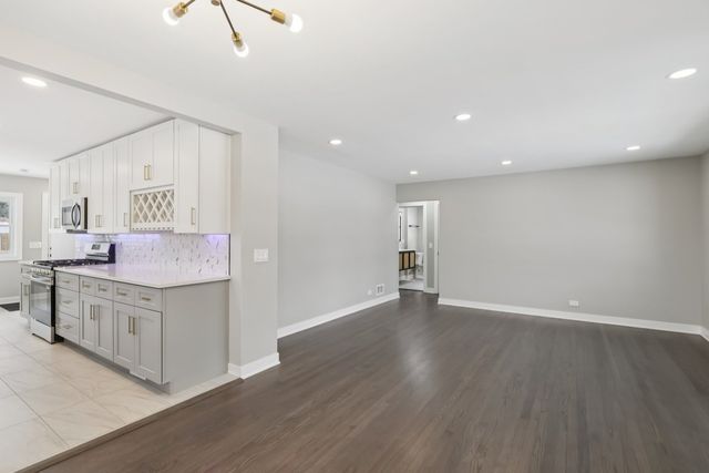 419 S Chase Avenue, Lombard, IL 60148