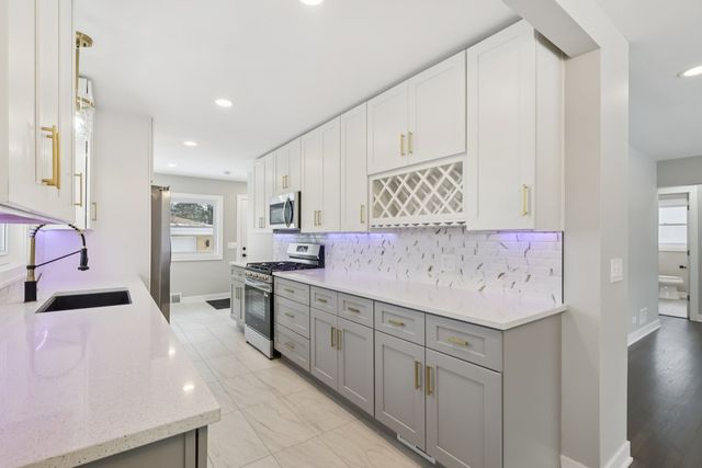 419 S Chase Avenue, Lombard, IL 60148