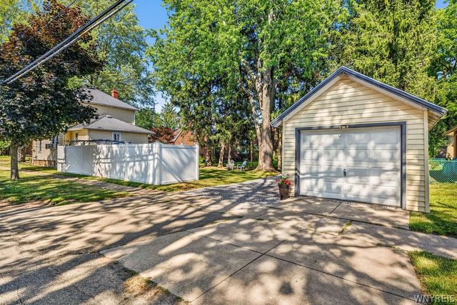 38 Laverack Avenue, Lancaster, NY 14086