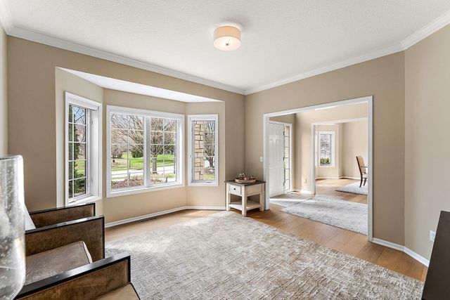 9677 Jonathan Lane, Eden Prairie, MN 55347