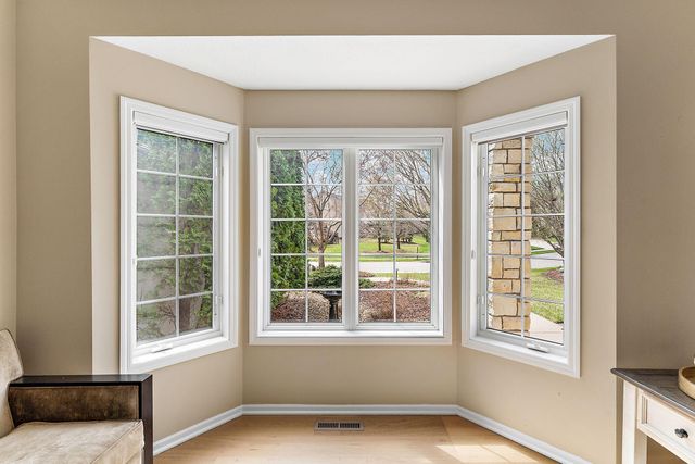 9677 Jonathan Lane, Eden Prairie, MN 55347