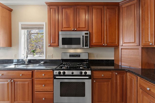 9677 Jonathan Lane, Eden Prairie, MN 55347