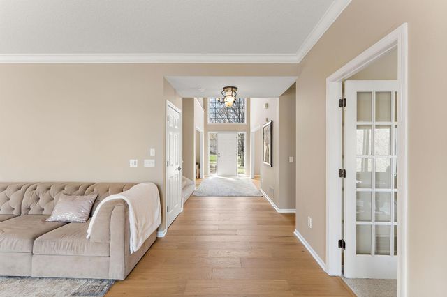 9677 Jonathan Lane, Eden Prairie, MN 55347