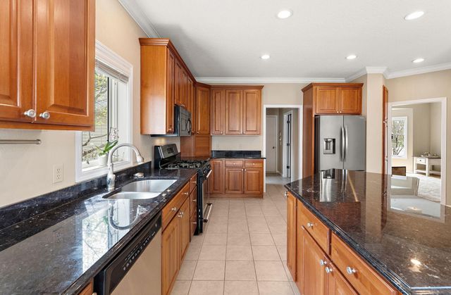 9677 Jonathan Lane, Eden Prairie, MN 55347