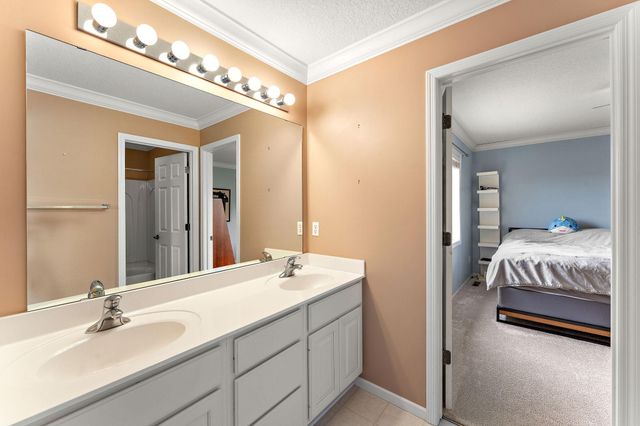 9677 Jonathan Lane, Eden Prairie, MN 55347