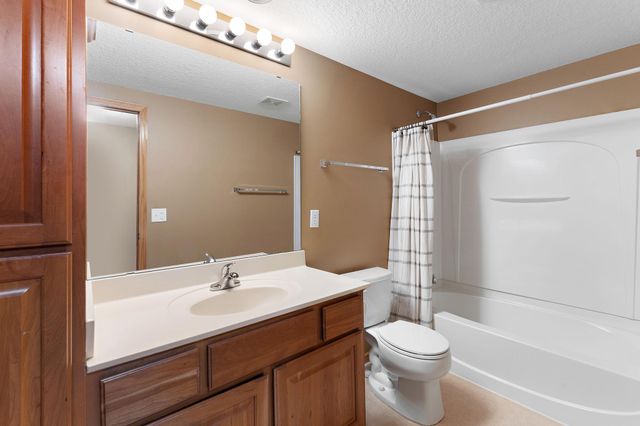 9677 Jonathan Lane, Eden Prairie, MN 55347