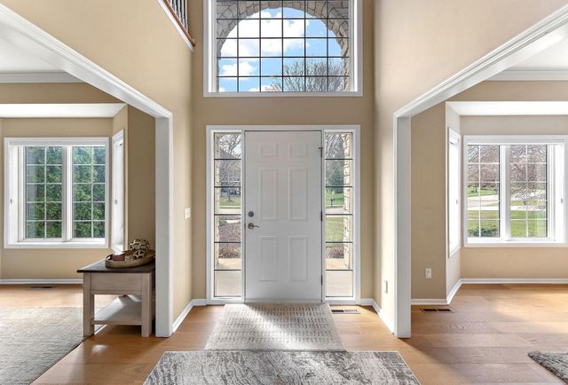 9677 Jonathan Lane, Eden Prairie, MN 55347